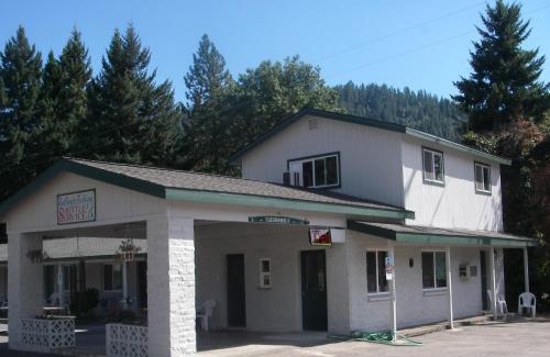 Happy Camp Hotel | Forest Lodge Motel