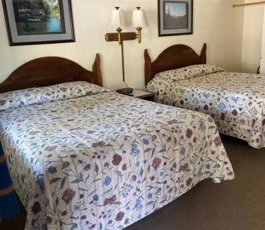 Happy Camp Hotel | Forest Lodge Motel