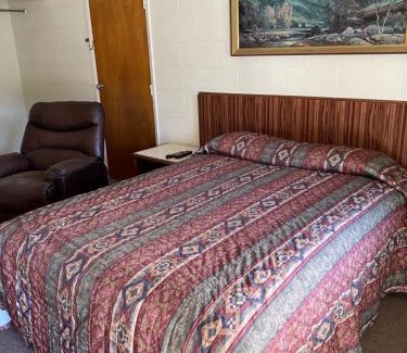 Happy Camp Hotel | Forest Lodge Motel