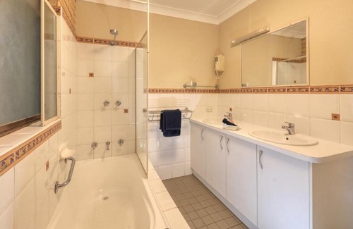 Dubbo Hotel | Forest Lodge Motor Inn & Restaurant