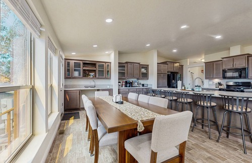 Fir Grove Estates Cabin | Forest retreat with meadow views, family warmth, starry nights and a hot tub