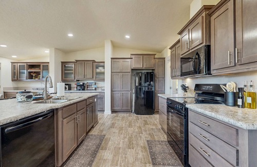 Fir Grove Estates Cabin | Forest retreat with meadow views, family warmth, starry nights and a hot tub