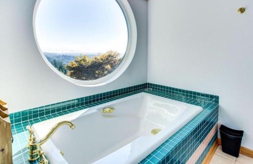 Coos Bay House | Forest Ridge Retreat
