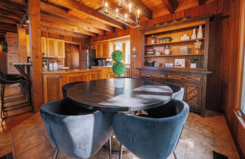 Lakeview House | Forest Shores - A lake house within walking distance to Bull Shoals Lake access.