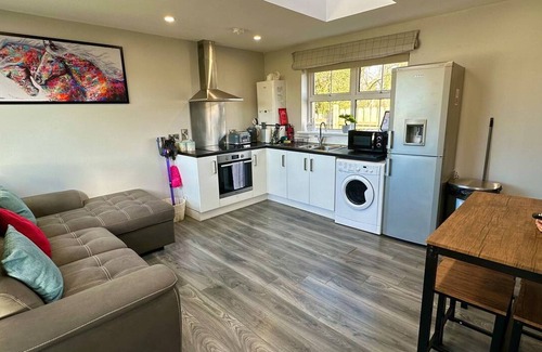 Coleraine Apartment | Forest View Cottage - Private Hot Tub
