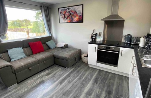 Coleraine Apartment | Forest View Cottage - Private Hot Tub