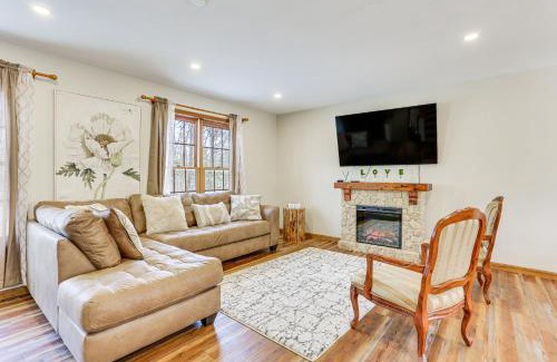 East Stroudsburg House | Forest-View Deck and Fire Pit Poconos Escape!