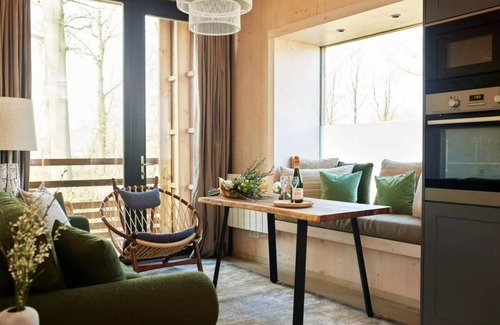 Maubray Cottage | Forest View Escape for Two