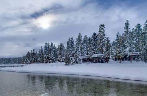 Tahoe Tavern House | Forest View -Walk to Town!