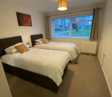 Crawley House | Forest Way Lodge - 2 Bedroom Home In Three Bridges Crawley Near Gatwick