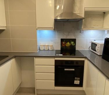 Crawley House | Forest Way Lodge - 2 Bedroom Home In Three Bridges Crawley Near Gatwick