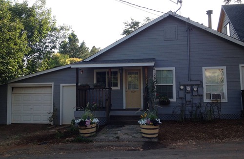 Foresthill House | Foresthill Getaway is located in town and close to many wedding sites.