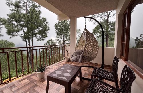 Kumarhatti Apartment | ForestVibe Kasauli l 1Km From Mall Road l Indoor Sitting Area and Restaurant l Kasauli By Splendid Hotels