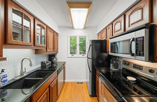 Pigeon Forge Ski Chalet | Forge Chalet- Cozy Stay with Bunks, Views and Hot Tub