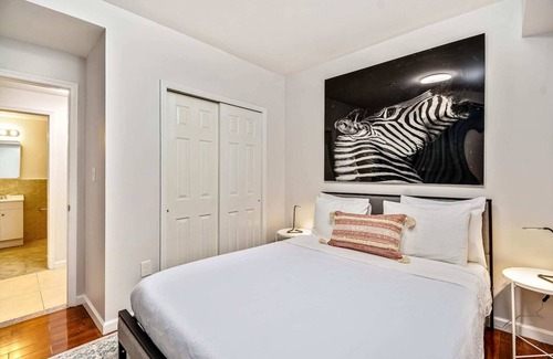 Chinatown Apartment | Forget the Hotel and Stay in Style in a 2bd Apt
