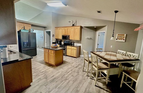 Milton House | Forget your worries in this spacious and serene space with a beautiful lake view