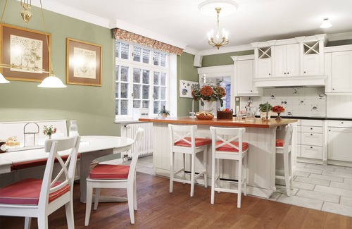 Sierksdorf House | Former Oevelgönne manor house with an enchantingly beautiful garden for families and groups.