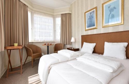 De Panne House | Former hotel in the centre and at 50 metres from the beach in Panne