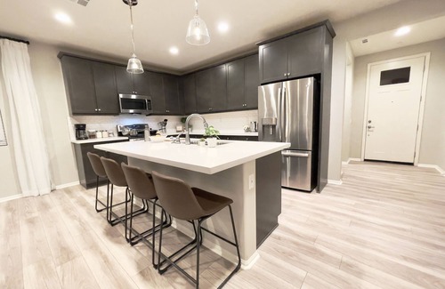 Lancaster House | Former Model Home, 3 Car Garage, Gym, Sleep 14