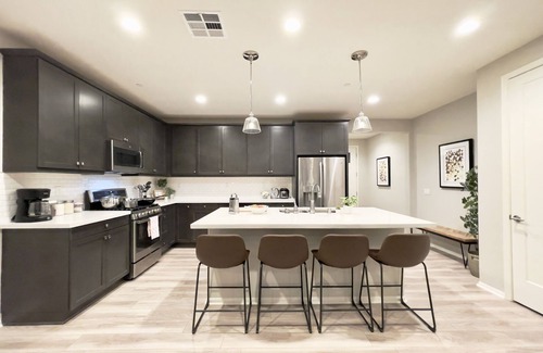 Lancaster House | Former Model Home, 3 Car Garage, Gym, Sleep 14