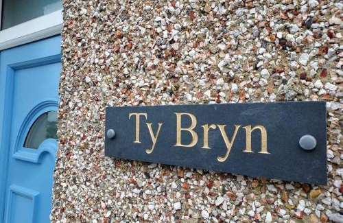 Bangor House | Former Quarryman’s 3-bed house 5 min to Zip World