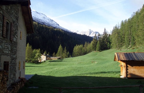 Bramans House | Former refuge accessible by road at 1670m altitude
