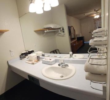 Fresno Hotel | Formosa Inn