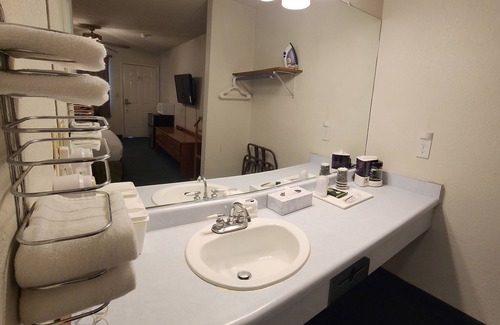 Fresno Hotel | Formosa Inn