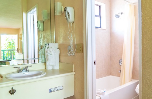 Bermuda Riviera Hotel | Fort Lauderdale Beach Resort Hotel & Suites