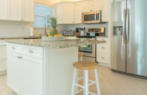 Fort Pierce Shores House | Fort Pierce - 2BD 2BA Tropical Surfside Retreat