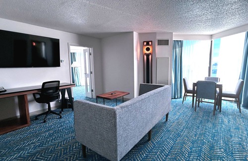 Downtown Detroit Hotel | Fort Pontchartrain Detroit, a Wyndham Hotel