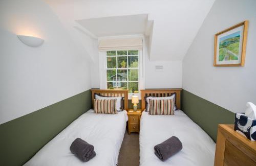 Yarmouth House | Fort Victoria Cottages - Spinnakers