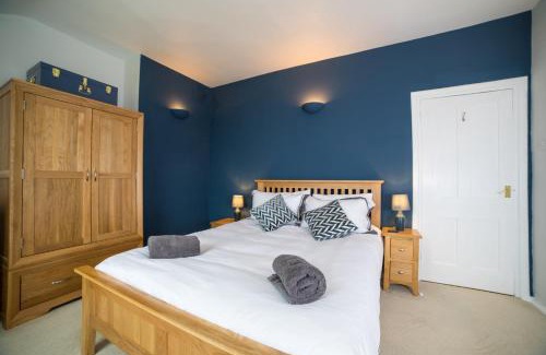 Yarmouth House | Fort Victoria Cottages - Spinnakers
