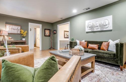 North Hi Mount House | Fort Worth Cottage Retreat