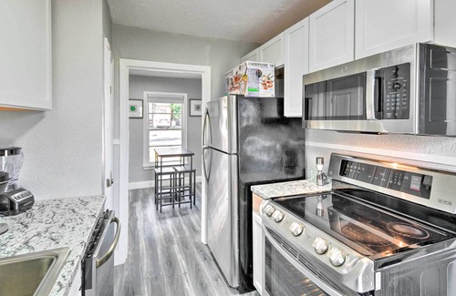 Fort Worth House | Fort Worth Home w/ Yard, 6 Mi to Downtown!
