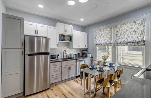 Urban Core Apartment | Forth House - Butterfly Getaway in Historic SPR!