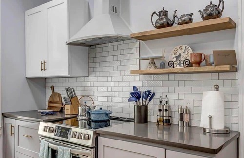 Urban Core Apartment | Forth House - Butterfly Getaway in Historic SPR!