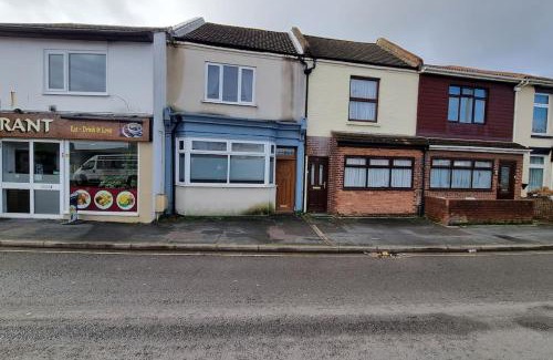 Gosport House | Forton , 3 bed slp 8 Dog-friendly Gosport town house