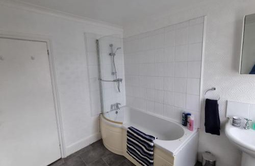 Gosport House | Forton , 3 bed slp 8 Dog-friendly Gosport town house