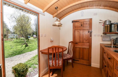 Chard House | Forton House Shepherd's Hut 1