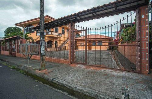 Barrio Pilo House | FORTUNA FLAT #1 BEST VALUE & Cozy