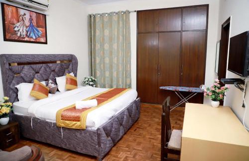 Saket Apartment | Fortune Home Service Apartment 3Bhk,E-28 Saket 1B