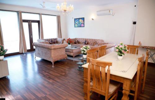 Saket Apartment | Fortune Home Service Apartment 2Bhk,E28 Saket 2A