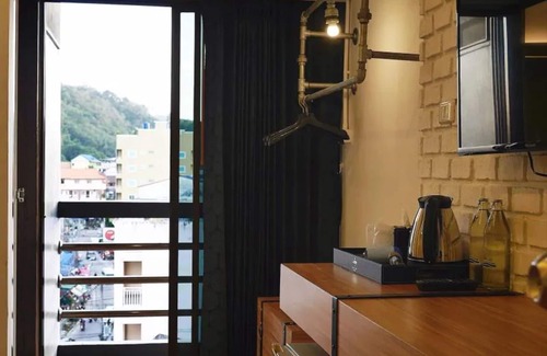 Nanai Road Hotel | Forty Winks Phuket