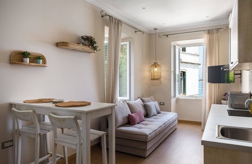 Old Town Apartment | Fotiadis Family Luxury Suites by Konnect