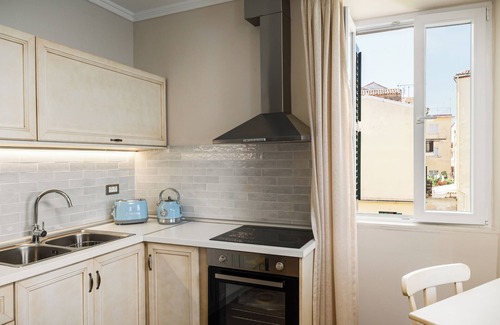 Old Town Apartment | Fotiadis Family Luxury Suites by Konnect