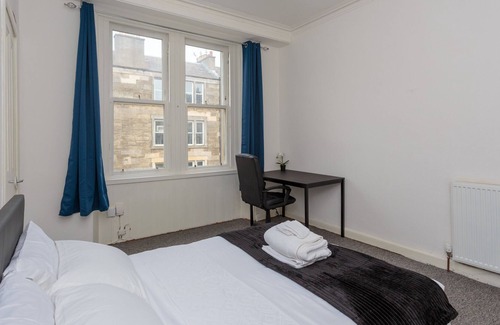 Dalry Apartment | Fountain Park Apartment 1bed