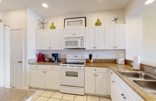 Naples Apartment | Fountain Views #212