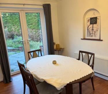 Moorhouse House | Four BDR House By Eason Stays Short Lets & Serviced Accommodation Rugby With Free Parking