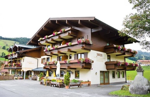 Maria Alm am Steinernen Meer House | Four-bed room, shower, WC, garden side - Hotel Sportalm Hintermoos